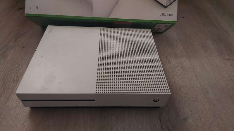 Xbox One S