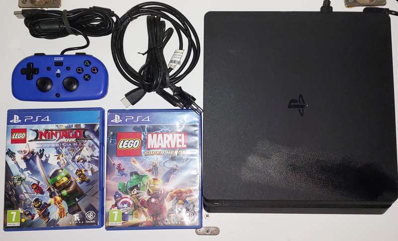 PS4 Console + 2 Lego Games