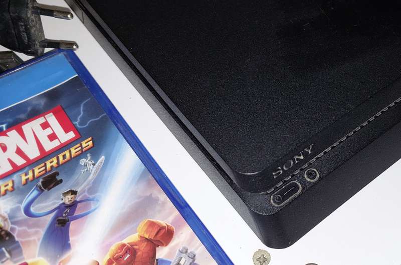 PS4 Console + 2 Lego Games