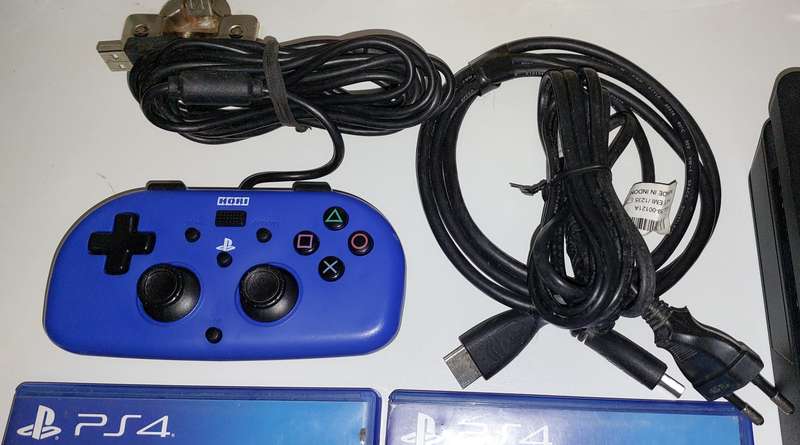 PS4 Console + 2 Lego Games