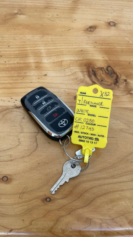 Toyota Fortuner Key Transponder Original