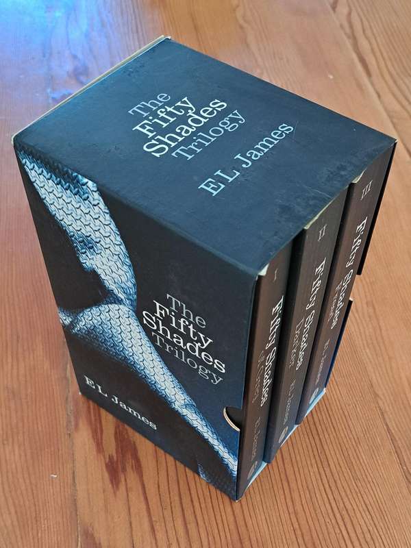 Fifty Shades 3 vol box set Trilogy Grey, Darker, Freed e*rotic chic lit romance love B*DSM smut thri
