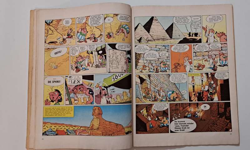 Asterix Und Kleopatra (1971) by Goscinny and Uderzo printed in German cartoon comic book retro old v