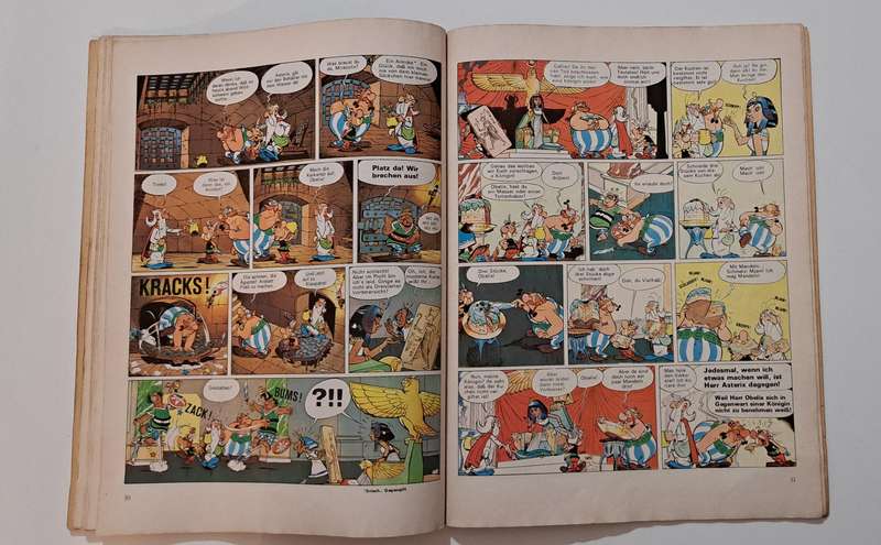 Asterix Und Kleopatra (1971) by Goscinny and Uderzo printed in German cartoon comic book retro old v