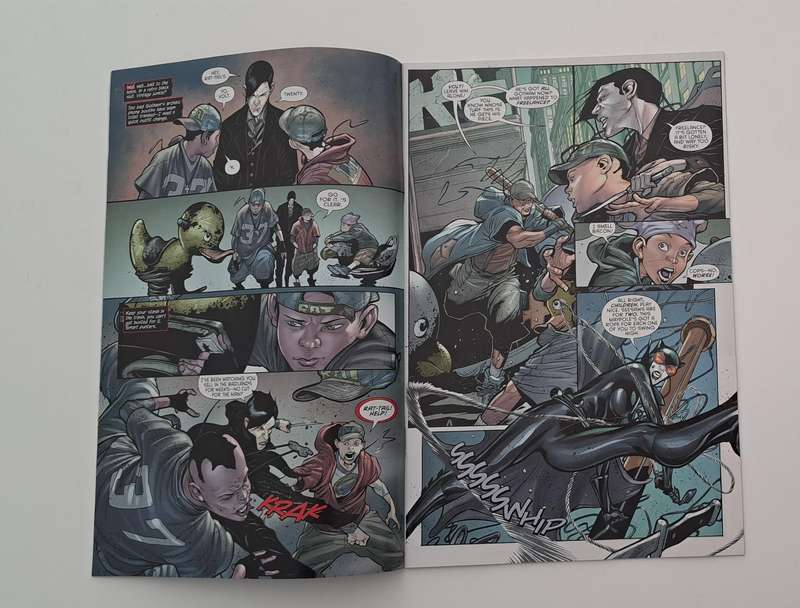 DC comic books - Catwoman (2011 4th Series) #17 rare old collectable