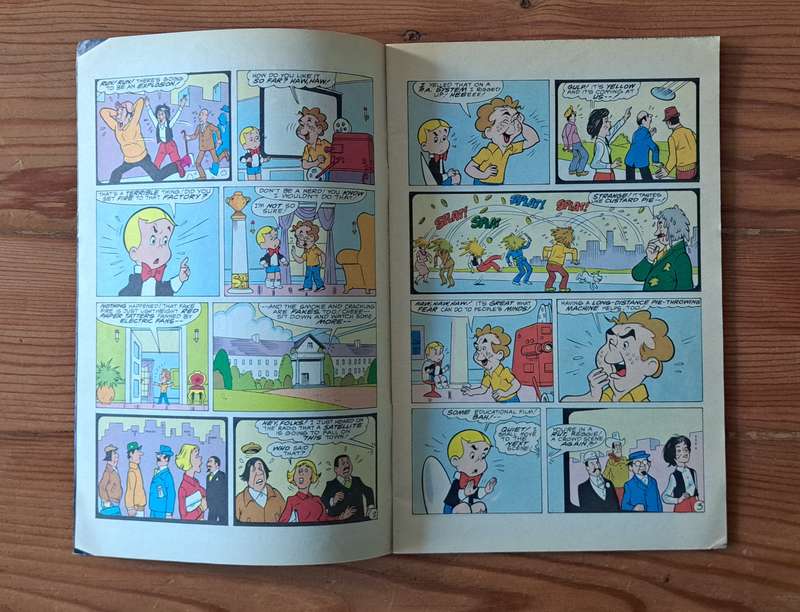 Harvey Comics Richie Rich #93 91995)RSA South Africa Print rare vintage old retro classic comic book