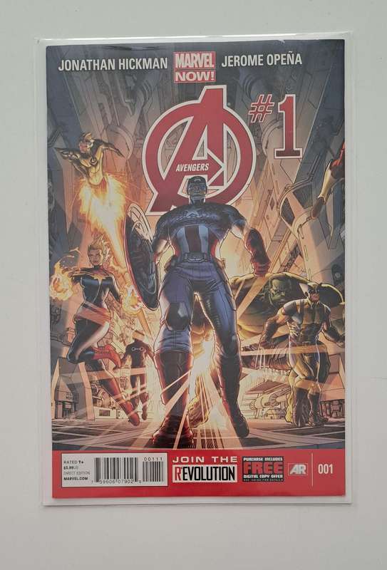 Marvel comic books Avengers (2013 5th Series) #1A rare collectable