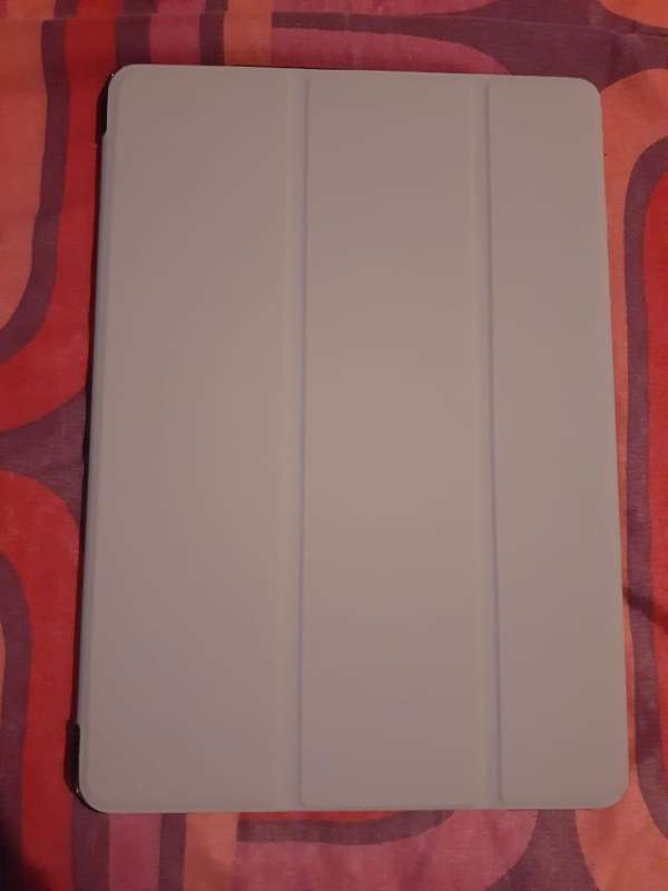 IPAD 9 9th generation  10.2" wifi  256 gig light grey  with a cover