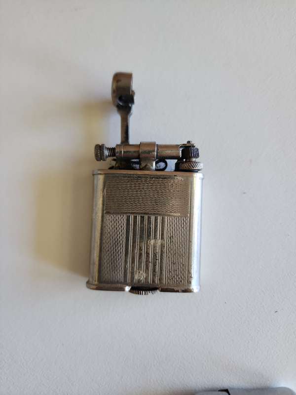 Collection of vintage lighters x 8