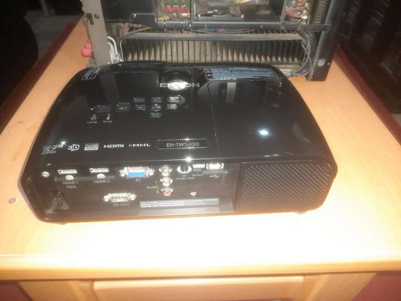 EPSON EH-TW5200 3LCD PROJECTOR | 3D HOME CINEMA | 1080P RES | 2000 LUMENS
