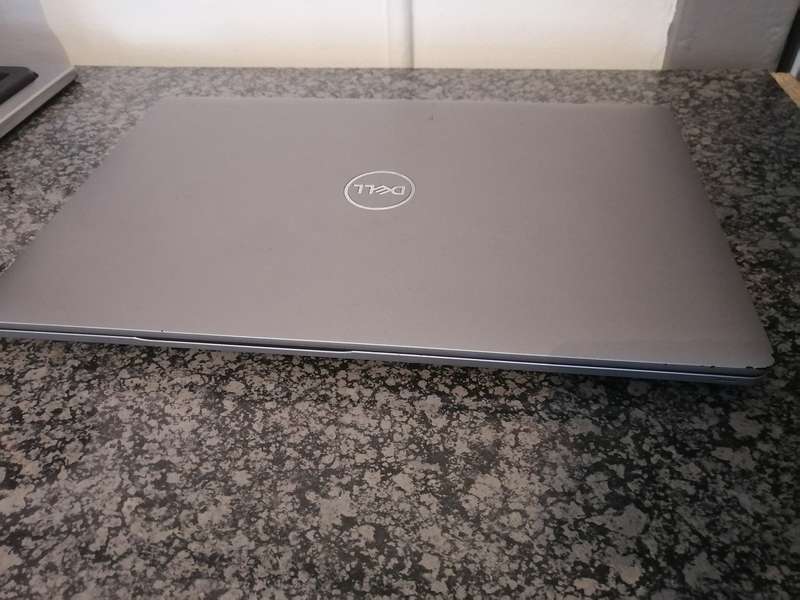 Dell Core i5-10th gen 10210U | 8GB RAM ddr4 | 256GB SSD m.2 |Win 11 Intel UHD GRAPHICS Latitude 5510