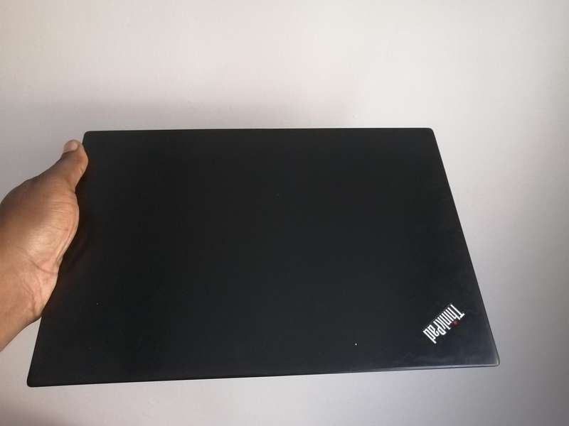 Lenovo laptop i5 8th gen, SCREEN HAS GLITCHES, 8gb ddr4 ram, 500Gb HDD, Battery excellence.