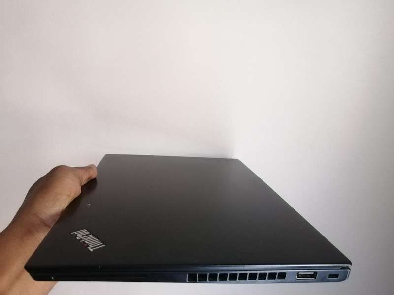 Lenovo laptop i5 8th gen, SCREEN HAS GLITCHES, 8gb ddr4 ram, 500Gb HDD, Battery excellence.
