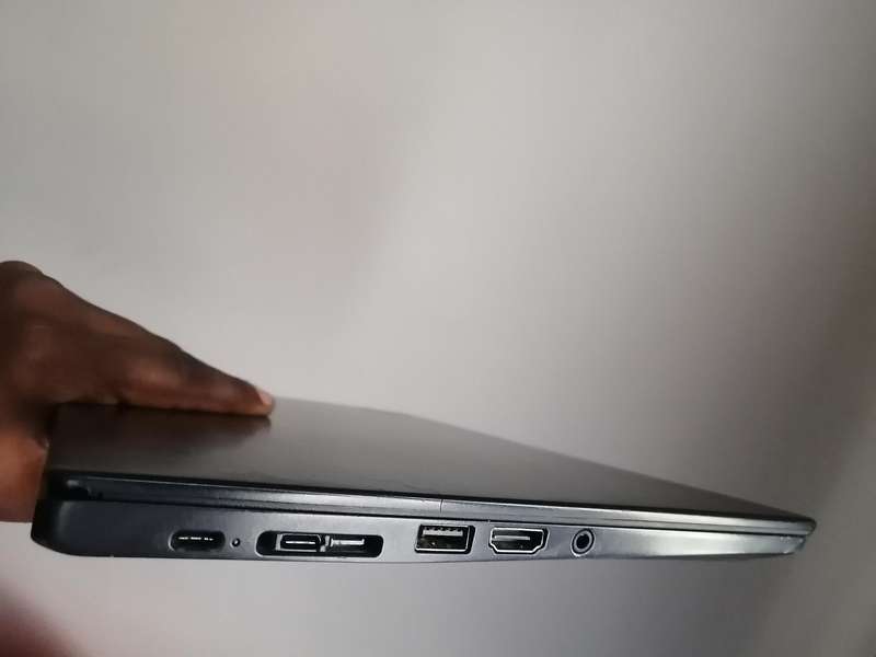 Lenovo laptop i5 8th gen, SCREEN HAS GLITCHES, 8gb ddr4 ram, 500Gb HDD, Battery excellence.
