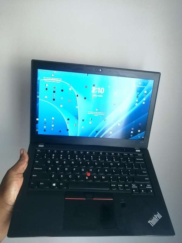 Lenovo laptop i5 8th gen, SCREEN HAS GLITCHES, 8gb ddr4 ram, 500Gb HDD, Battery excellence.