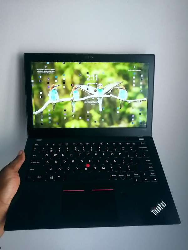 Lenovo laptop i5 8th gen, SCREEN HAS GLITCHES, 8gb ddr4 ram, 500Gb HDD, Battery excellence.