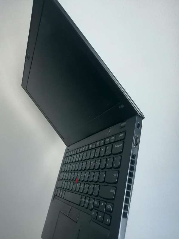 Lenovo laptop i5 8th gen, SCREEN HAS GLITCHES, 8gb ddr4 ram, 500Gb HDD, Battery excellence.