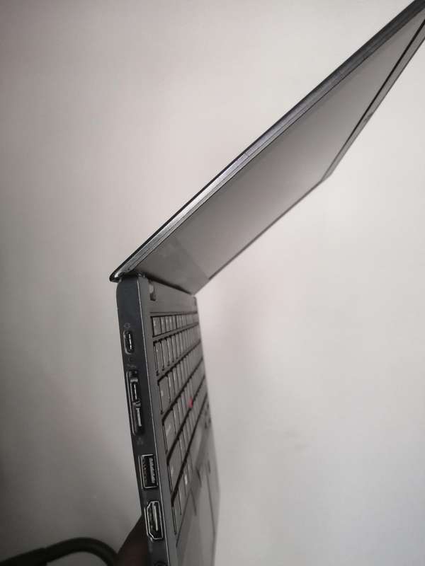 Lenovo laptop i5 8th gen, SCREEN HAS GLITCHES, 8gb ddr4 ram, 500Gb HDD, Battery excellence.