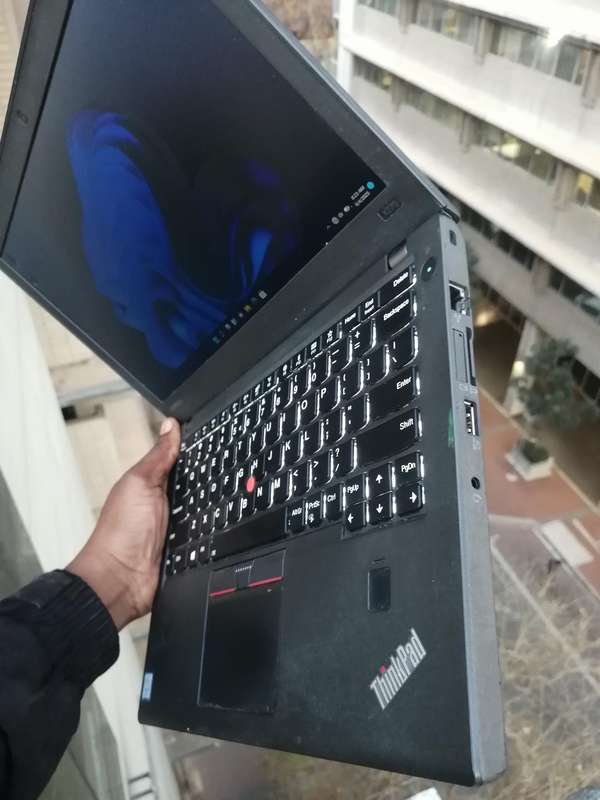 Lenovo x270 i5 6th gen, 8gb ram ddr4, 256GB SSD, Fair Condition, 2x Batteries, Keyboard Backlight