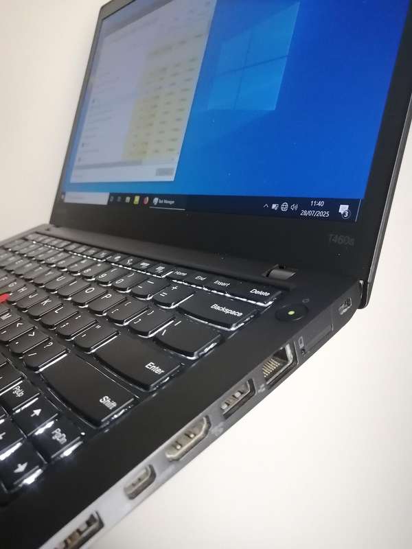 Lenovo T460s i5 6th gen, 12gb ram ddr4, 256GB SSD, 2x Batteries, Clean Condition& Keyboard Backlight
