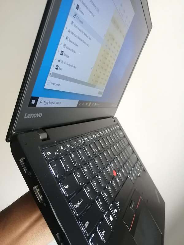 Lenovo T460s i5 6th gen, 12gb ram ddr4, 256GB SSD, 2x Batteries, Clean Condition& Keyboard Backlight