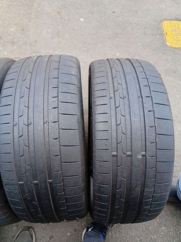 255/40/21 Continental tyres. 80% life