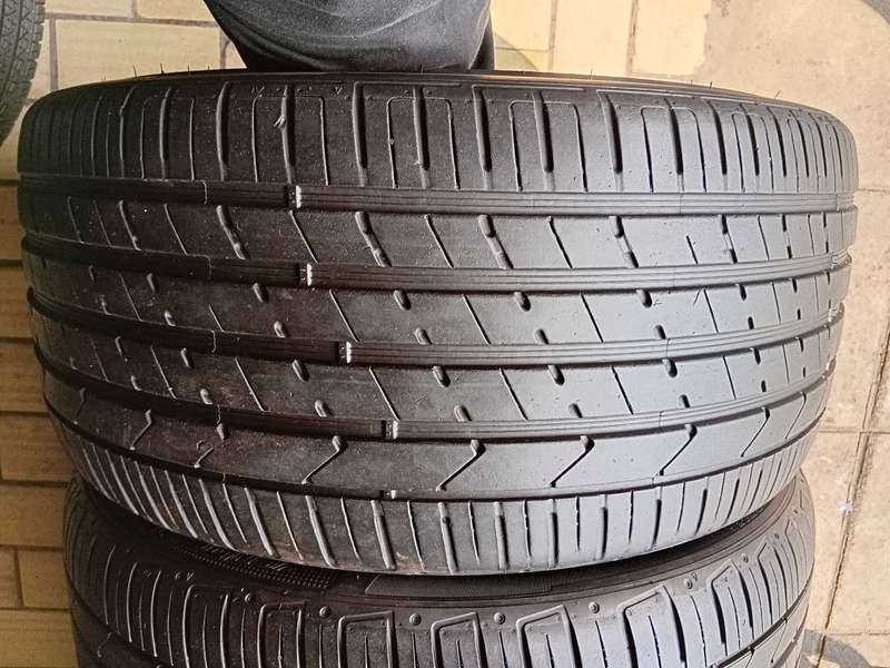 285/35/22  Hankook Ventus S1evo² SUV