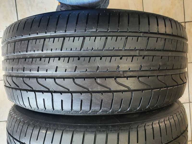 285/40/22 × 2 Pirelli Pzerro. Good condition