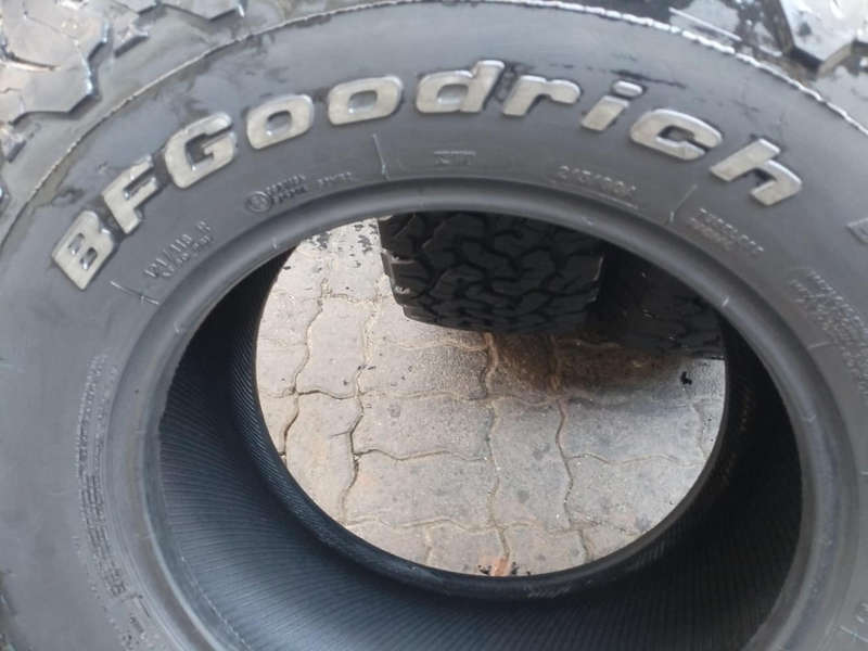 285/70/17 × 5 BF Goodrich AT Ko2 tyres