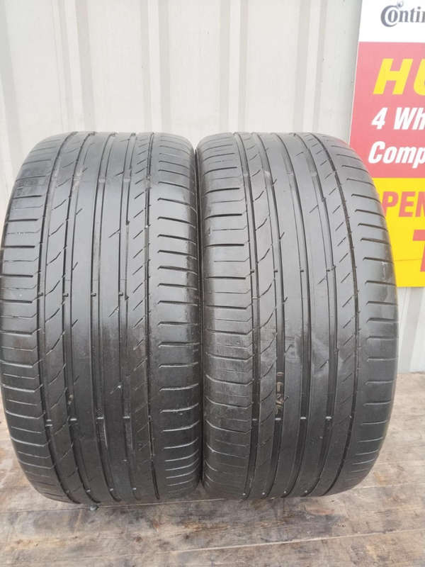 285/45/19 × 2 Continental Runflat tyres