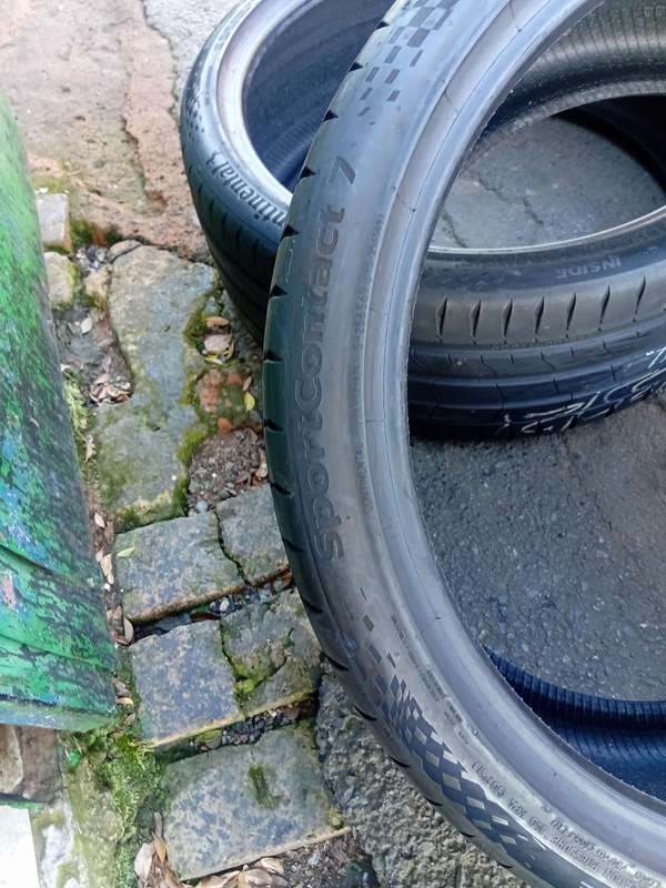 255/35/21 × 2 Continental Sport Contact 7 used like new tyres