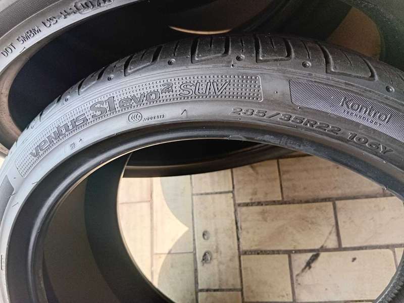 285/35/22  Hankook Ventus S1evo² SUV