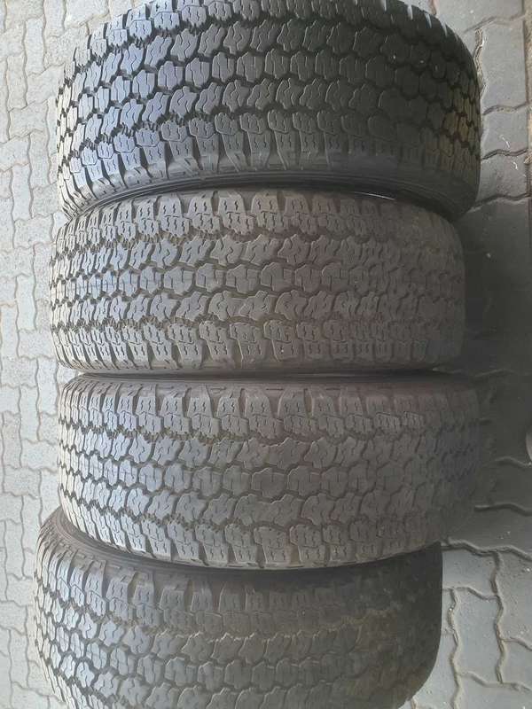 255/60/20  Goodyear Wranglar AT. 70% life