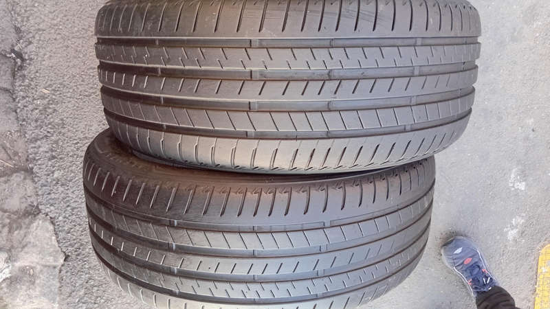 245/40/21 × 2 Bridgestone Alenza *Runflat tyres.