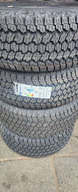255/55/19 Goodyear Wrangler AT. %