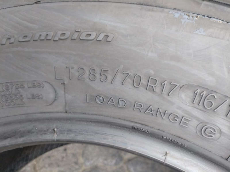 285/70/17 × 5 BF Goodrich AT Ko2 tyres