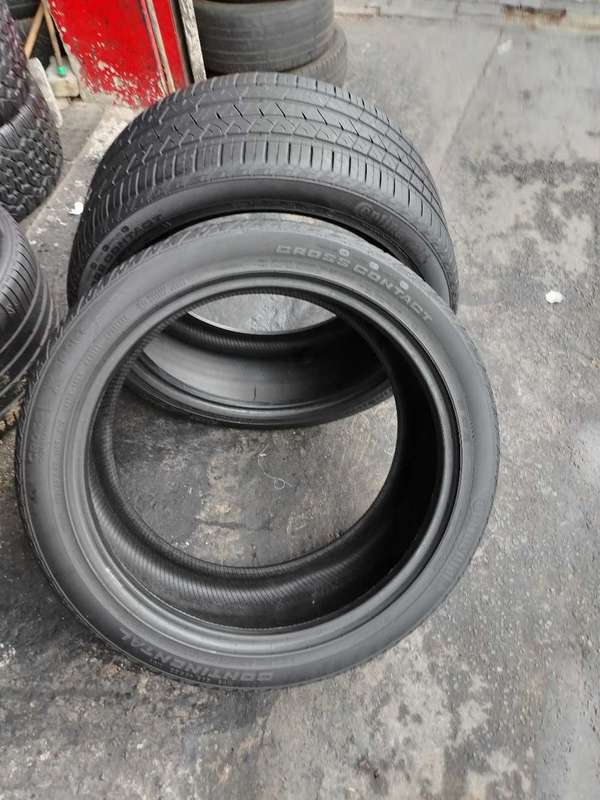 285/40/22 Continental Cross contact. 80% life