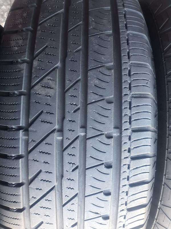 255/60/18 x 2 Continental Crosscontact Lx.