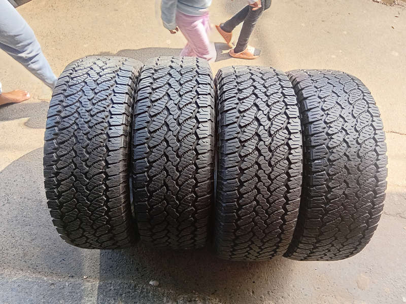 265/60/18 × 4 General Grabber AT³. Used like New