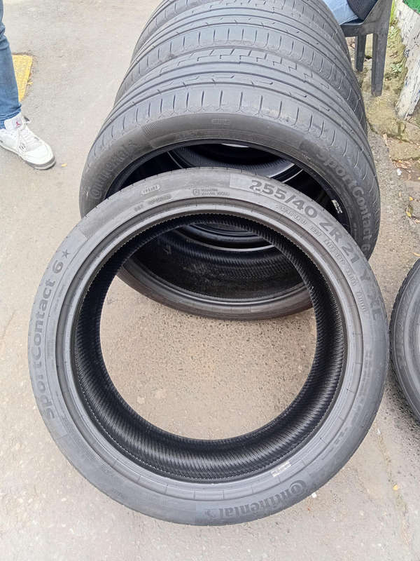 255/40/21 Continental Sport Contact6 fairly used tyres. 80% life
