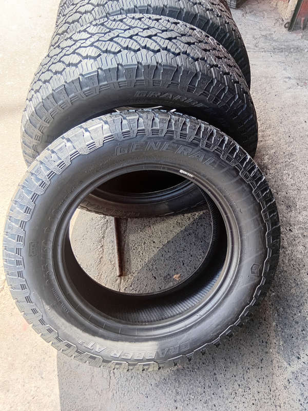 265/60/18 × 4 General Grabber AT³. Used like New