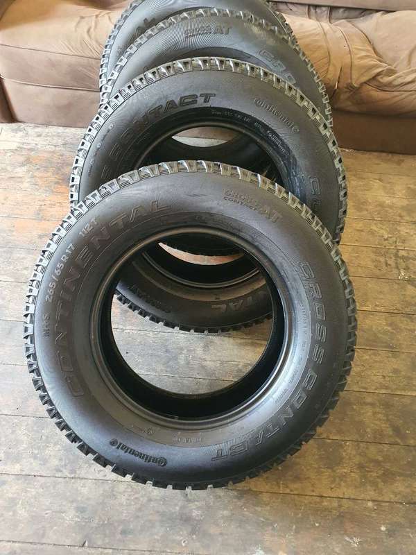 265/65/17 Continental CrossContact AT. 65% life