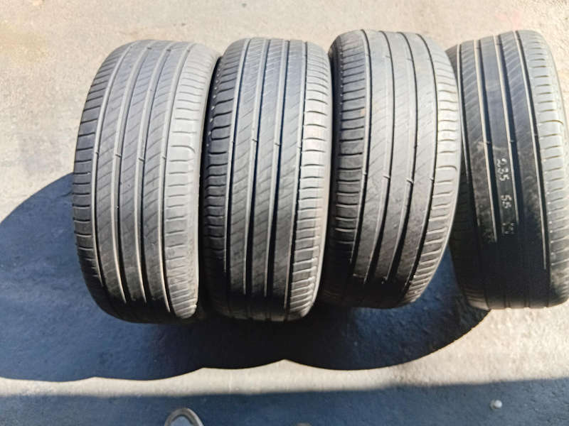 235/55/17 × 4 Michelin Primacy. Good condition