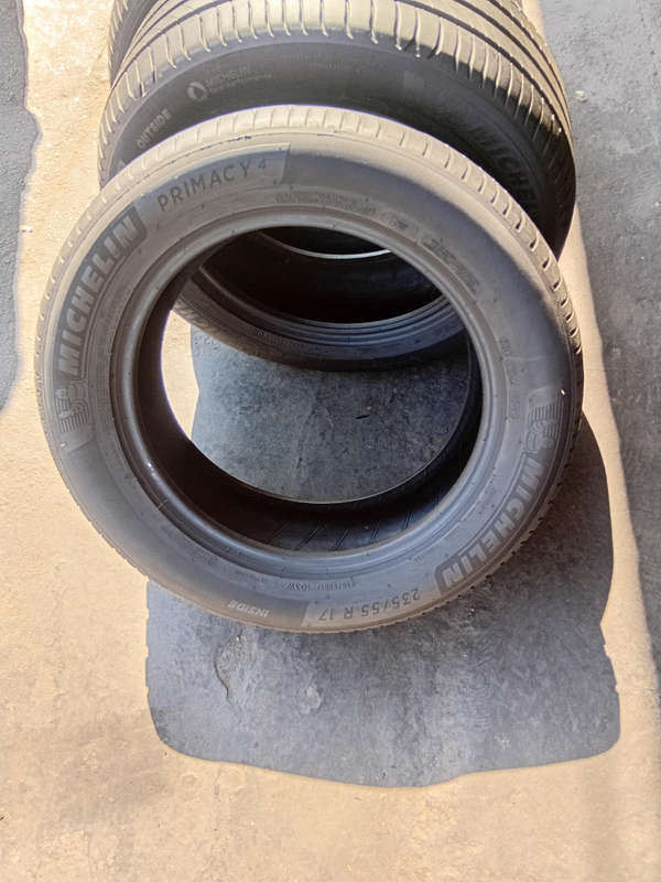 235/55/17 × 4 Michelin Primacy. Good condition
