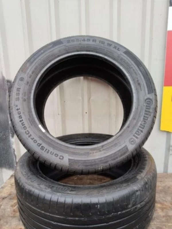 285/45/19 × 2 Continental Runflat tyres