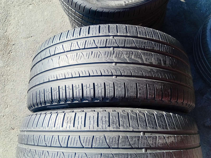 275/40/20 × 2 Pirelli Scorpoin Verde tyres.