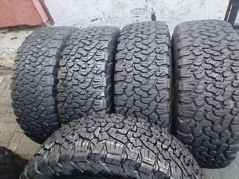 285/70/17 × 5 BF Goodrich AT Ko2 tyres
