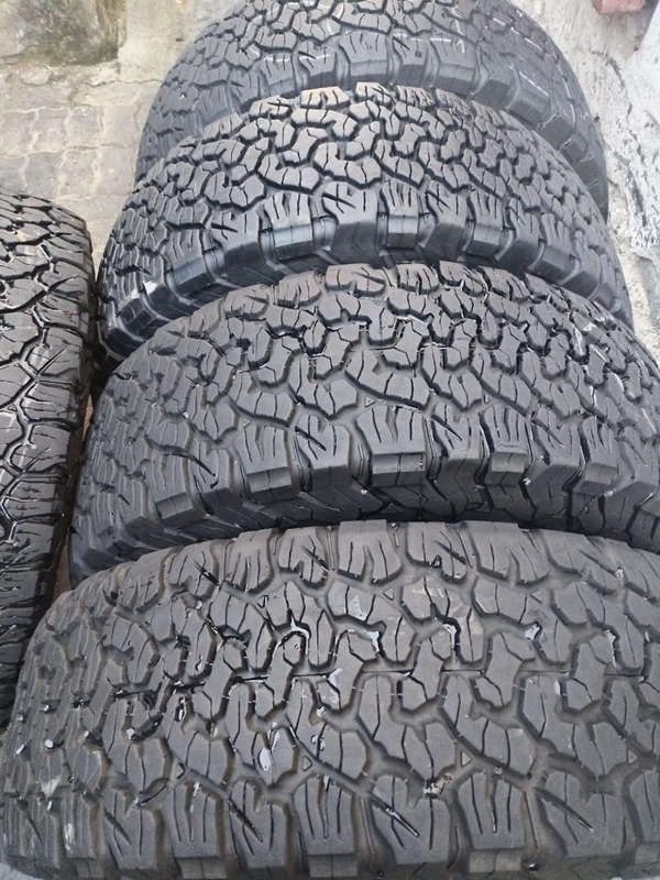 285/70/17 × 5 BF Goodrich AT Ko2 tyres