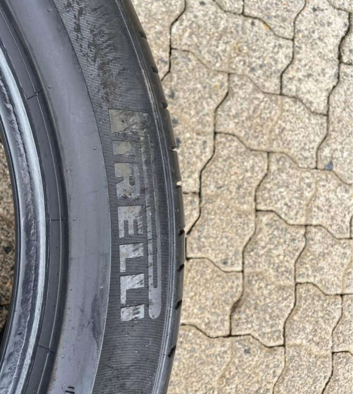 305/40/20 × 2 Pirelli Pzerro runflat tyres