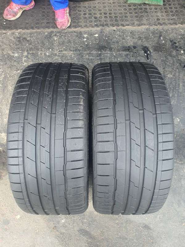 235/35/19 x 2 Hankook Ventus tyres. Non runflat